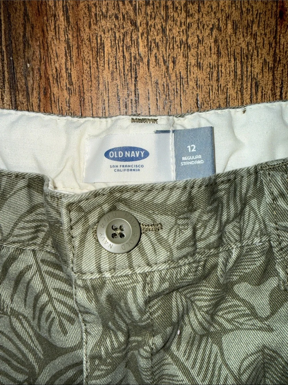 Old Navy Olive Leaf-Print Cargo Shorts